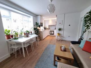 Charming Sandymount APT Sleeps 4 - 2