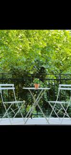 Elegant 2BR Apartment with Balcony & Free Parking - 2