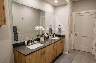 2 Bed 2 Bath Apt Near Airport & Shopping Points - 8