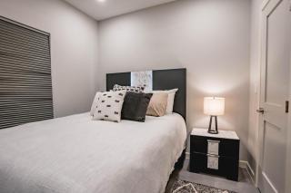 2 Bed 2 Bath Apt Near Airport & Shopping Points - 3