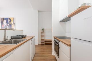 Elegant Sea View Retreat - Steps from the Beach - 4