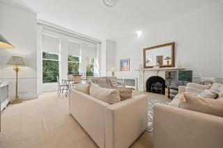 Wonderful 2 bed 2 bath Kensington with garden - 0