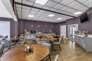 Red Lion Inn & Suites Kansas City - 9