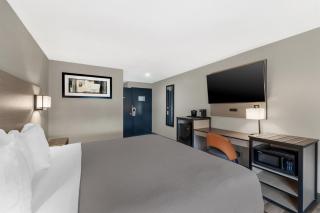 Red Lion Inn & Suites Kansas City - 3