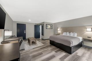 Red Lion Inn & Suites Kansas City - 1