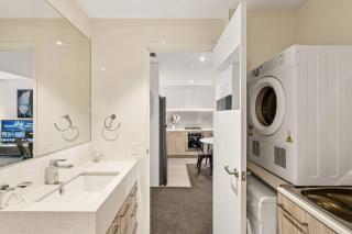 Vision On Morphett 2BR Apartment With Parking - 7