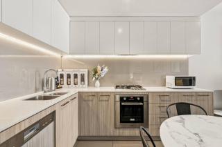 Vision On Morphett 2BR Apartment With Parking - 5