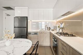 Vision On Morphett 2BR Apartment With Parking - 3