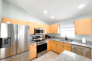 Vacation Home 4BR Just Few Minutes ToThe Beachea - 9