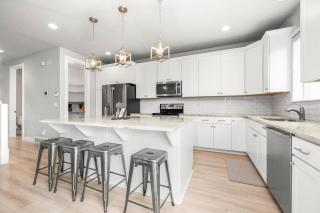 Family Retreat - Central to everything - 5bd sleeps 10 - 5