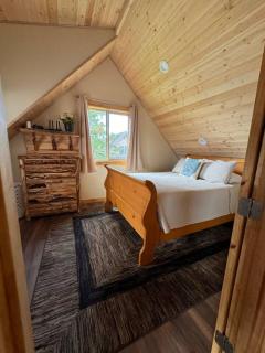 Homer Spit View Cabins - The Log Cabin - 7