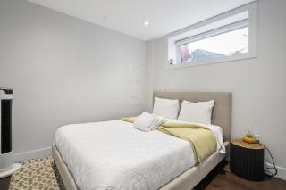 3BD Stylish Cozy Basment Suite in Riley Park - 8