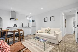 3BD Stylish Cozy Basment Suite in Riley Park - 5