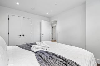3BD Stylish Cozy Basment Suite in Riley Park - 4