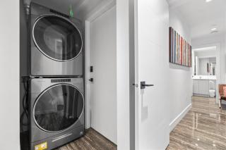 3BD Stylish Cozy Basment Suite in Riley Park - 1