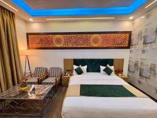Highway Resort With Swimming pool & Spa - 8
