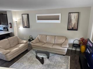 3 BDR - Bonus Room - King Bed - Garage - Near Airport - 9