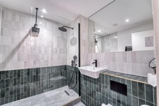 Lockside Suite 3-Bedroom Sophisticated Flat - 9