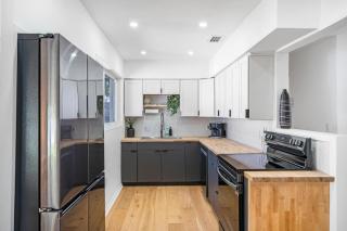 4BR 2BA Sleeps 8 North Miami Villa with Private Pool Ping Pong Gated - 3