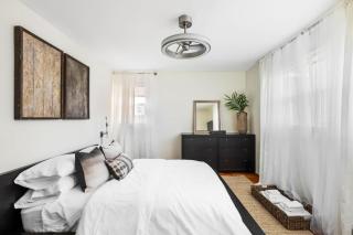 The Montclair - 2BR Rosslyn Apartment with Balcony & 2 Free Parking Passes - 6