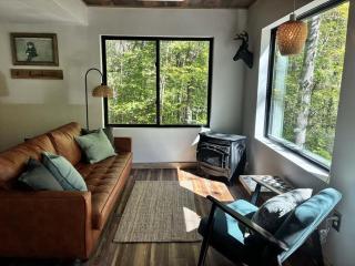 Come stay in a magical cabin with a bedroom in the trees - 9