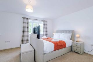 Modern 4BR Home in Preston Parking Sleeps 8 - 1