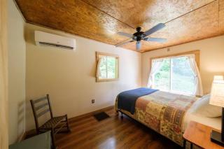 Private Getaway 3BR wHot Tub - 1