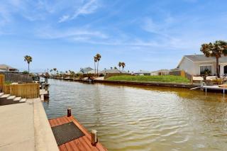 Water House Getaway - 7