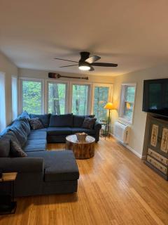Fun 5 Bedroom Lakefront Cottage - 9