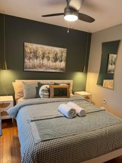 Fun 5 Bedroom Lakefront Cottage - 5