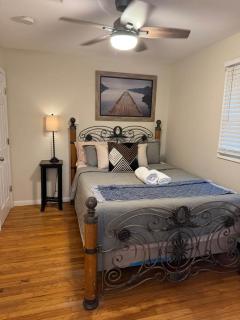 Fun 5 Bedroom Lakefront Cottage - 4