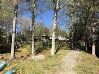 Lakefront Mid-Century Modern 4 Bedroom Home - 9