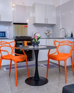 Classy Couzy Suites - 6