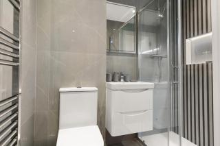 Chic & Modern Beckenham Retreat - 8