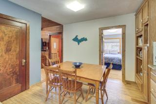Spacious Powell Lake Cabin Lake and Trail Access! - 2