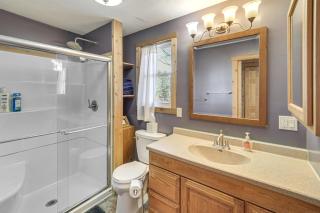 Spacious Powell Lake Cabin Lake and Trail Access! - 1