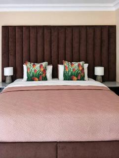 7 Bed Boutique Villa with jacuzzi pool manicured garden - 3
