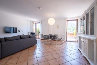 Sunny Apartment with Terrace - 7