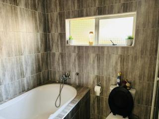 Contemporary room at Palm Rose - 2372 - 9