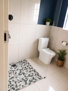 2 Bed Garden Cottage with Pool and Manucured Garden - 4