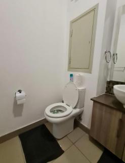 Modern 2 Bed 1 Bath Apt With Complex Pool - 6