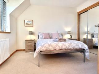 Idyllic Villa at Harray Loch With Views, 4 Bedrooms - 3