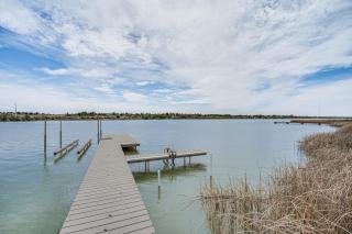 Pool, Hot Tub, Dock & Views! Luxe Moses Lake Manor - 9