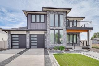 Pool, Hot Tub, Dock & Views! Luxe Moses Lake Manor - 7