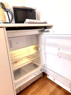Sunny Flat with Terrace & Park View Near City Centre - Prague - 2