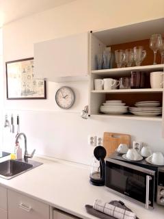 Sunny Flat with Terrace & Park View Near City Centre - Prague - 1