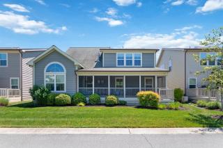 Ocean View Retreat w Screened Porch and Pools - 7