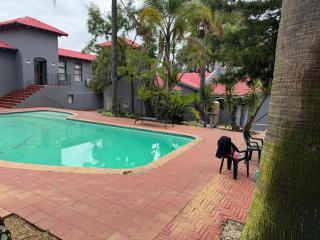 Modern 8-Unit Property in Ferndale Randburg with Cafe, Bar and Business Stays - 7