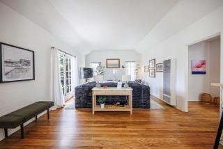 Designer 2-Bedroom Home in Culver City - 20 Mins to LAX Airport - 5