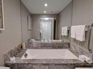 Luxury Fort Lauderdale Beach Resort - 3